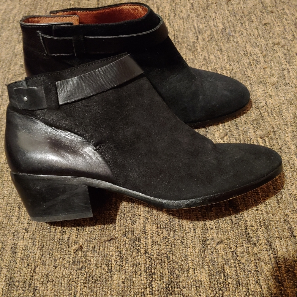 Women's ankle booties
